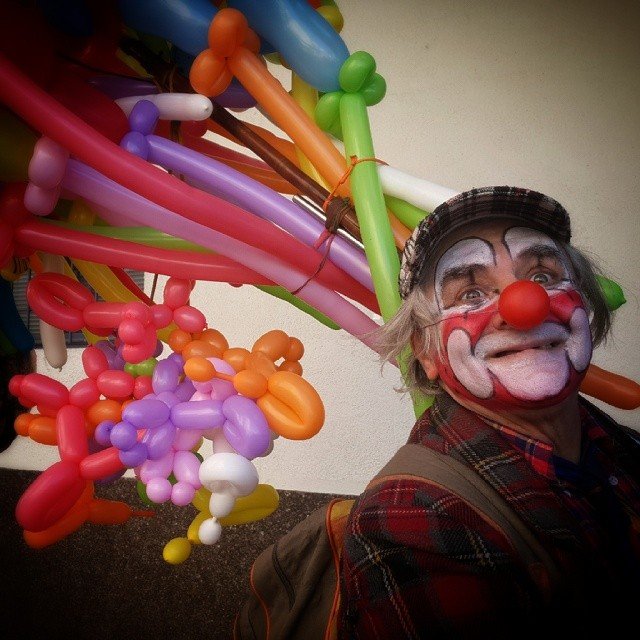 El payaso Chingolito con sus globos