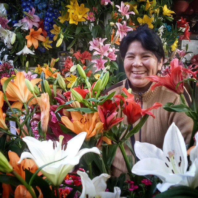 Margarita Flores en su florería